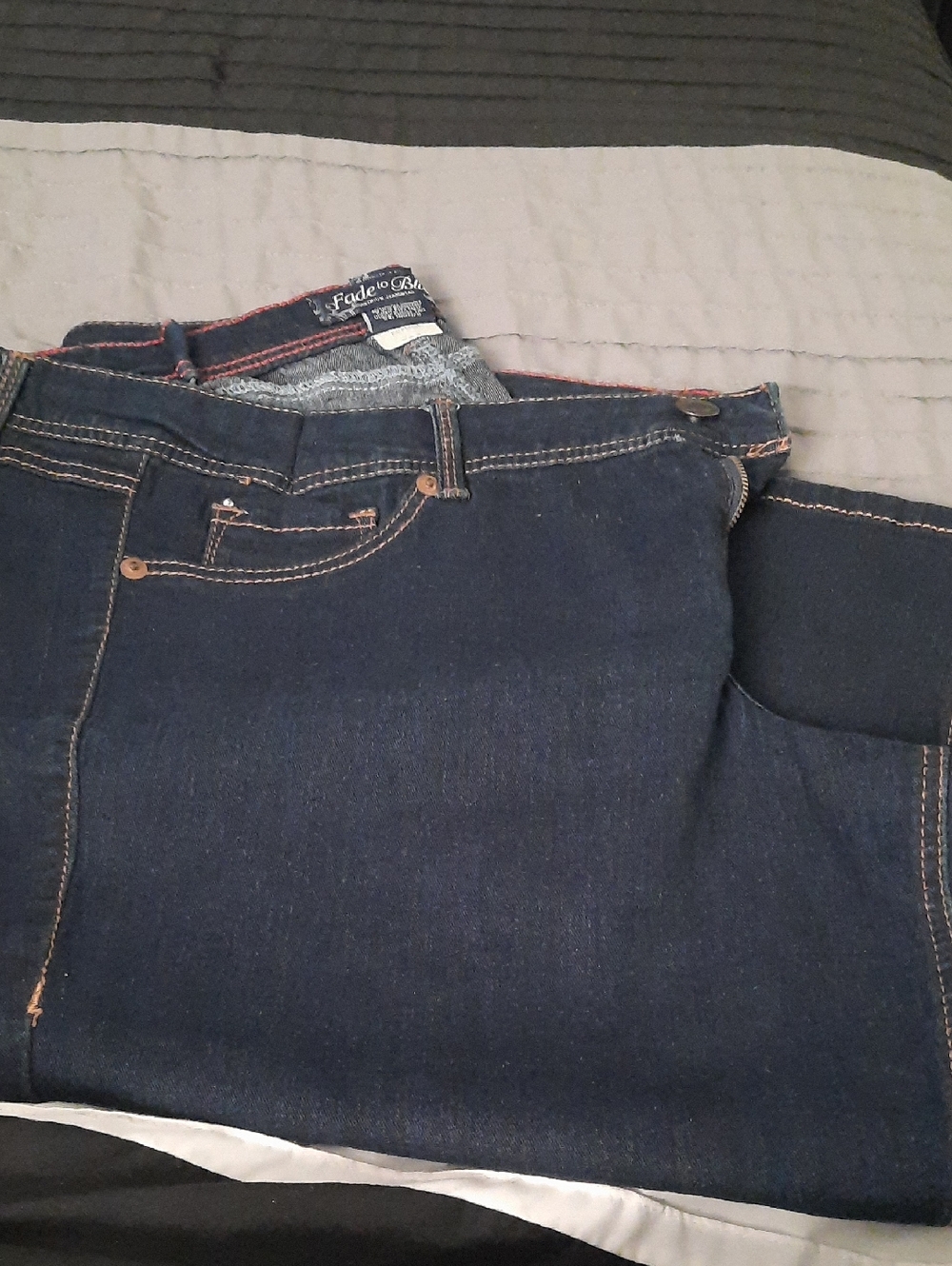 Dark Wash Denim Capris with Contrast Stitching